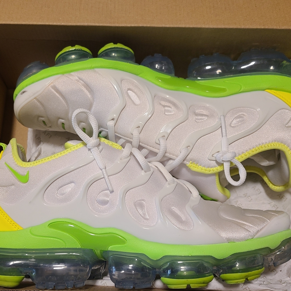 White and Green Vapormax - Picture 3 of 8